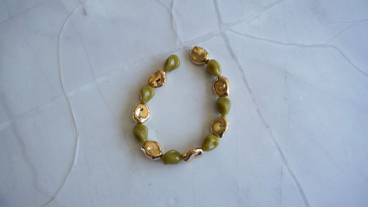 DIY Accumulation de bracelets camaïeu de vert : Etape 4