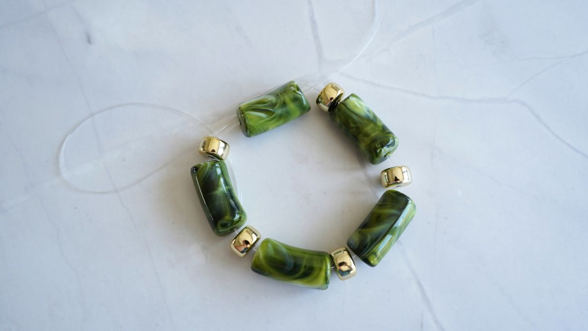 DIY Accumulation de bracelets camaïeu de vert : Etape 7