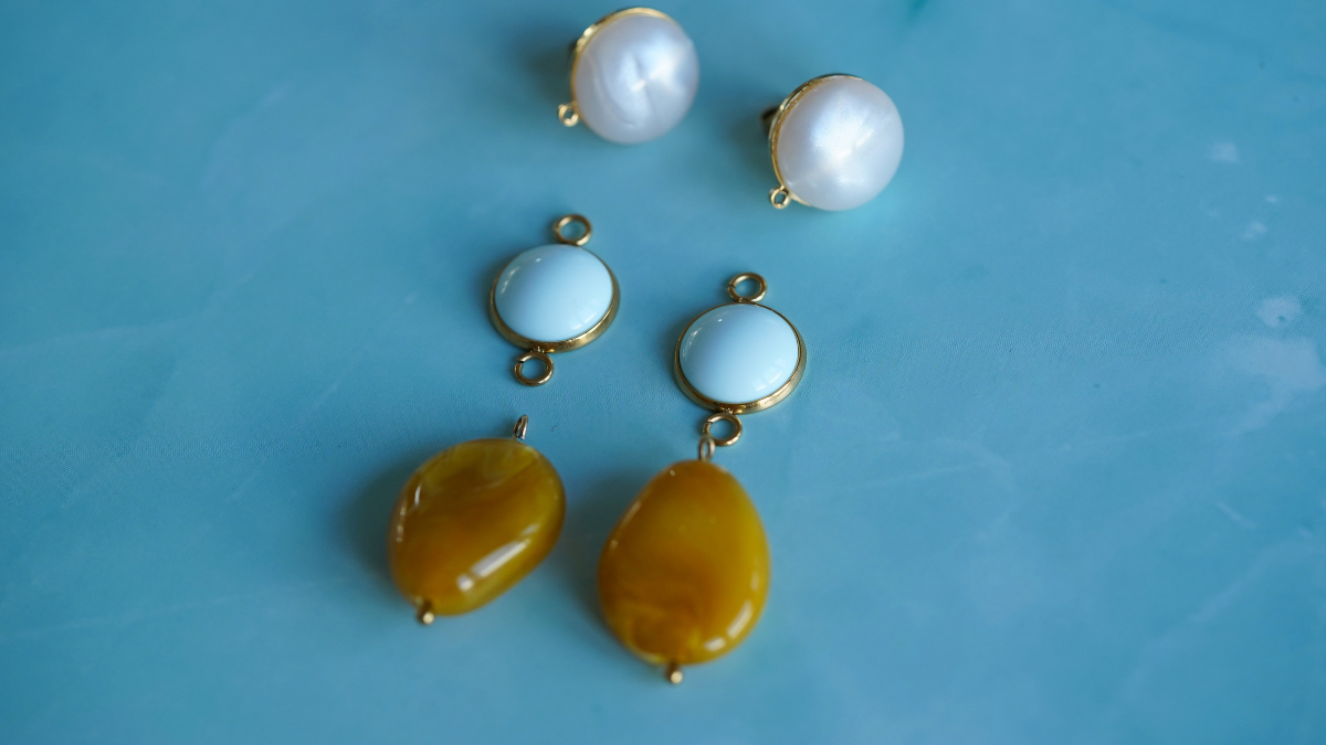Tutoriel DIY : 3 modèles de boucles d'oreilles avec perles et cabochons en résine : Etape 5