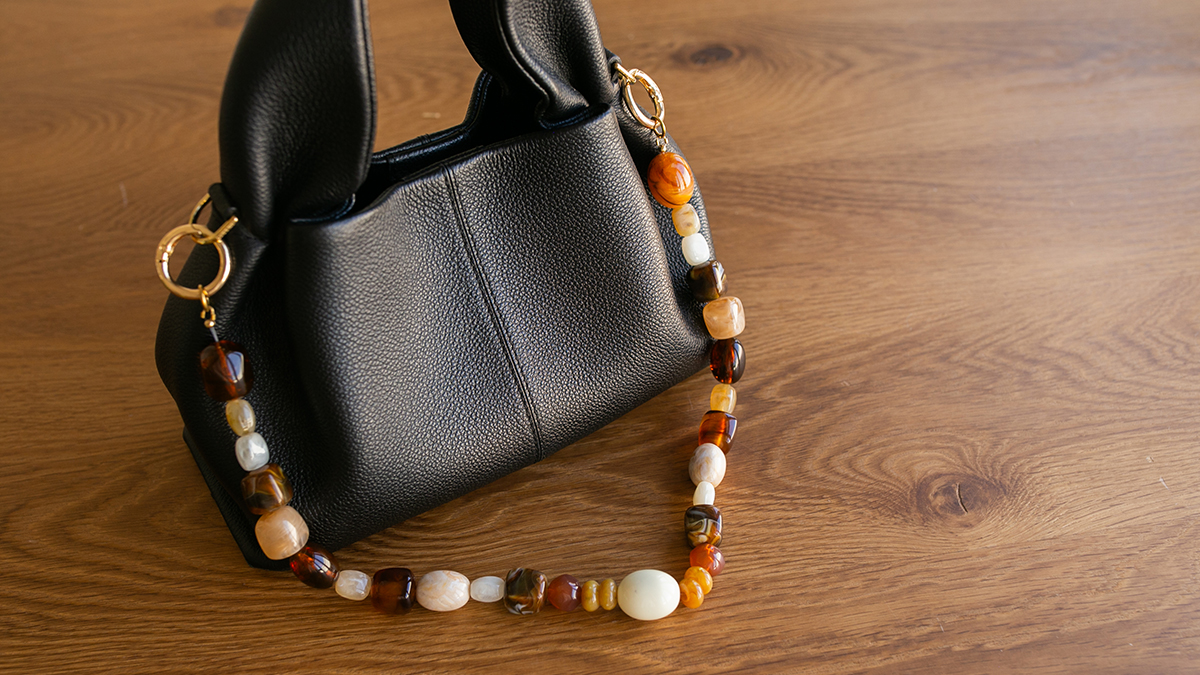 Schéma Tuto DIY : réaliser une anse de sac avec des perles en résine Schéma Tuto DIY : réaliser une anse de sac avec des perles en résine