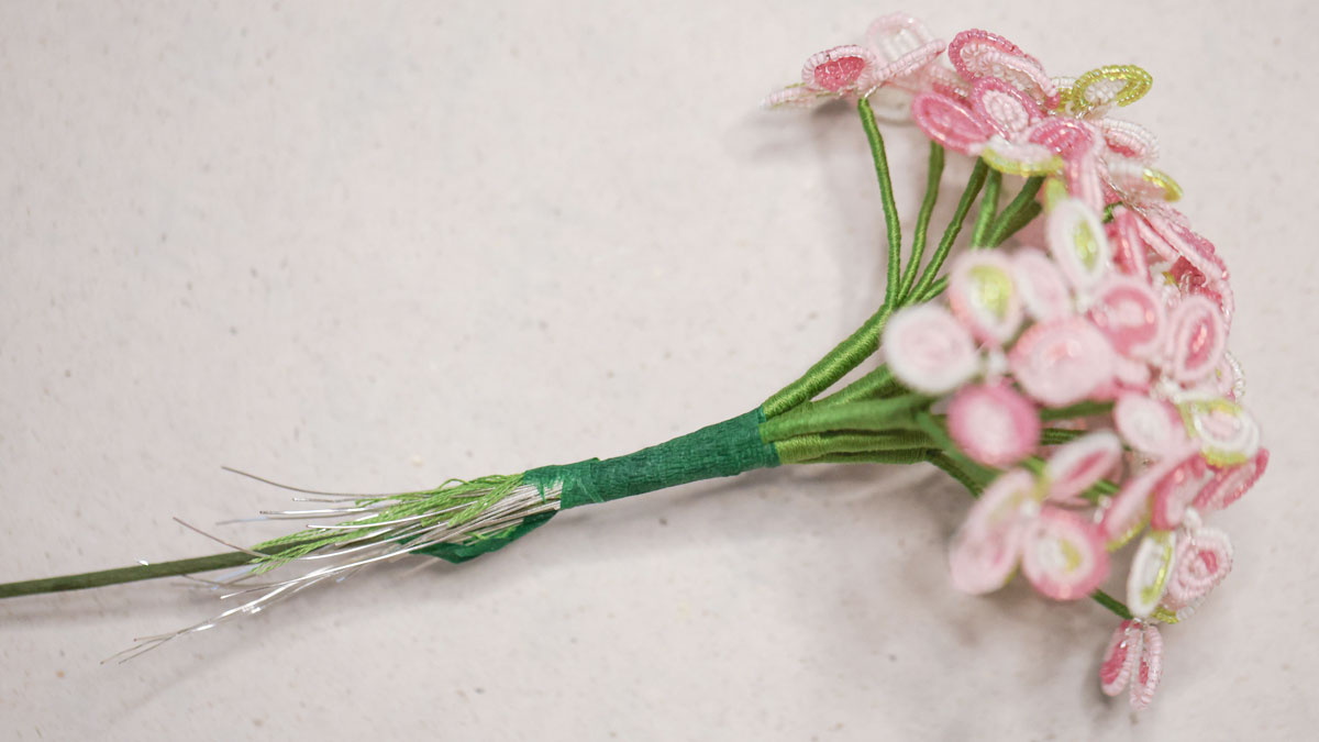 Fleurs d'Hortensia en perles : Etape 19