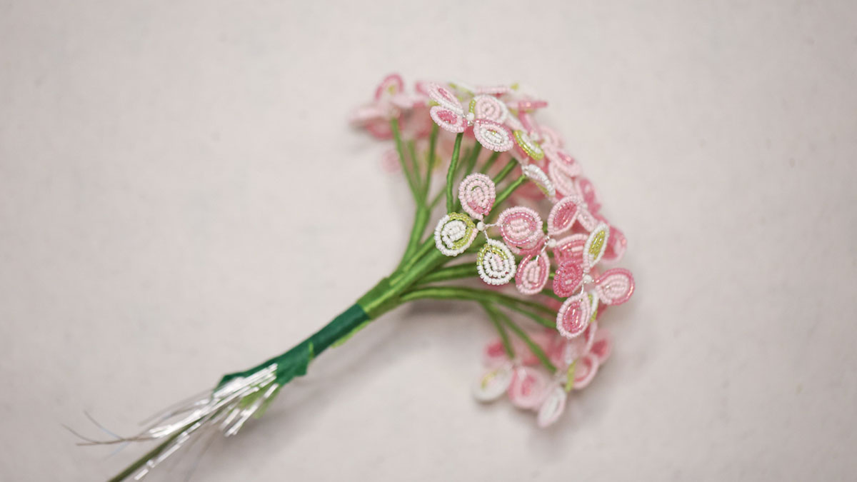 Fleurs d'Hortensia en perles : Etape 20