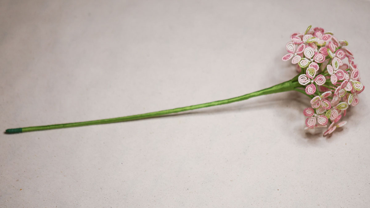 Fleurs d'Hortensia en perles : Etape 27
