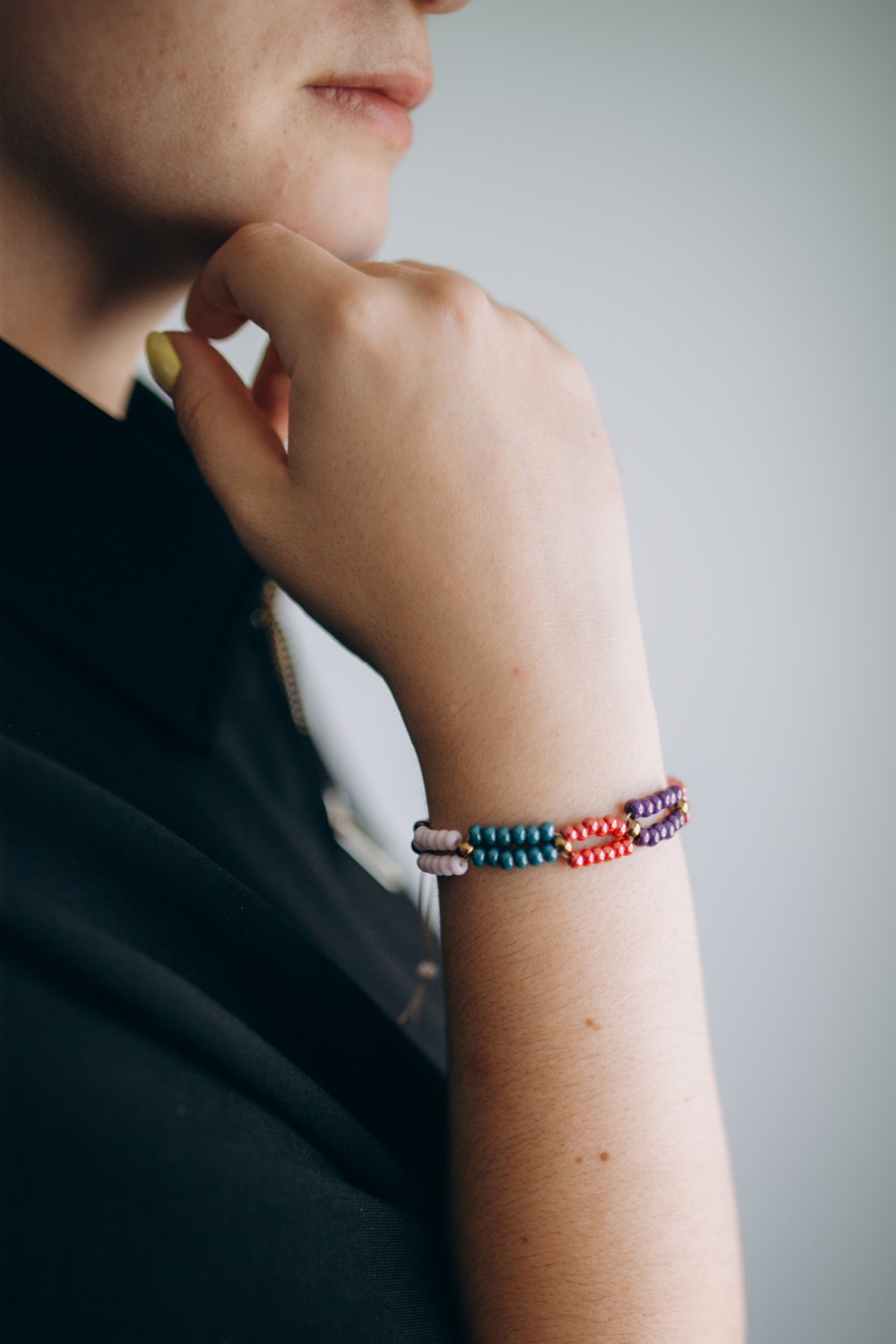 Schéma Bracelet coloré en maillons avec perles de rocailles 6/0 et 5/0