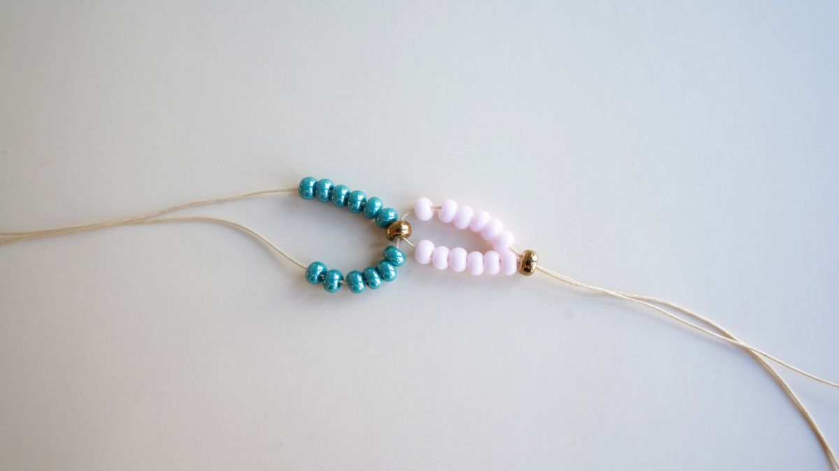 Bracelet coloré en maillons avec perles de rocailles 6/0 et 5/0 : Etape 4