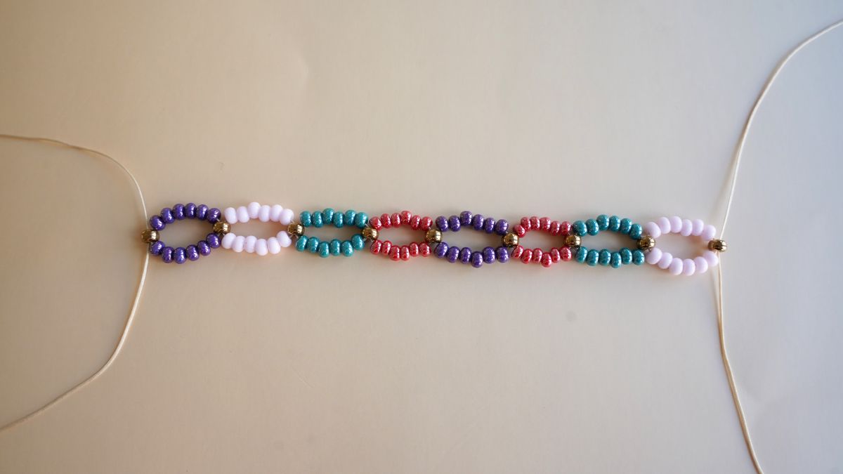 Bracelet coloré en maillons avec perles de rocailles 6/0 et 5/0 : Etape 5