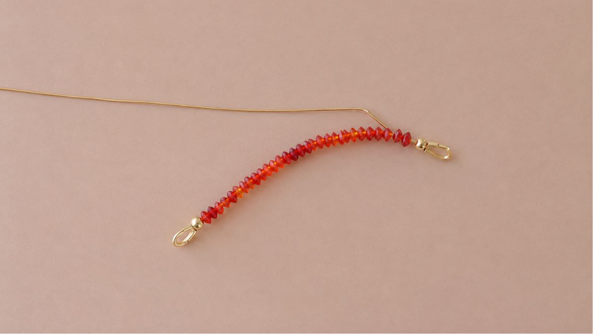 Bracelet en imitation Cornaline avec maillon en Jaspe et breloques : Etape 3