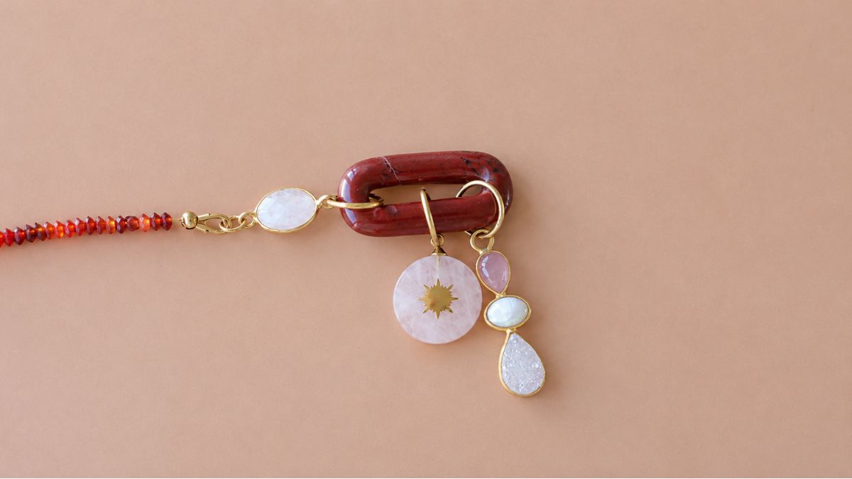 Bracelet en imitation Cornaline avec maillon en Jaspe et breloques : Etape 6