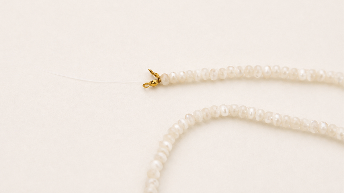 Collier multirangs en pierres gemmes et perles en nacre : Etape 2