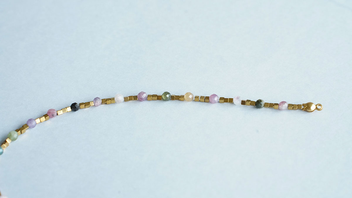 Duo de colliers en pierres naturelles tourmaline et quartz rose : Etape 3