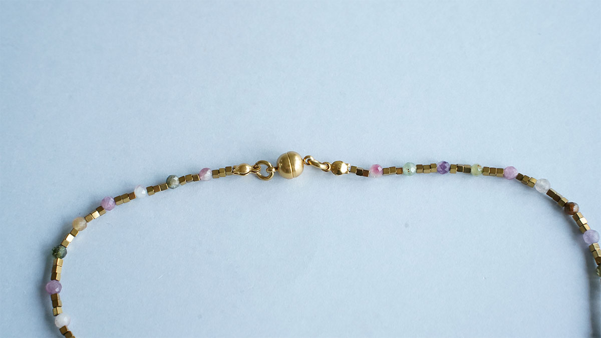 Duo de colliers en pierres naturelles tourmaline et quartz rose : Etape 4