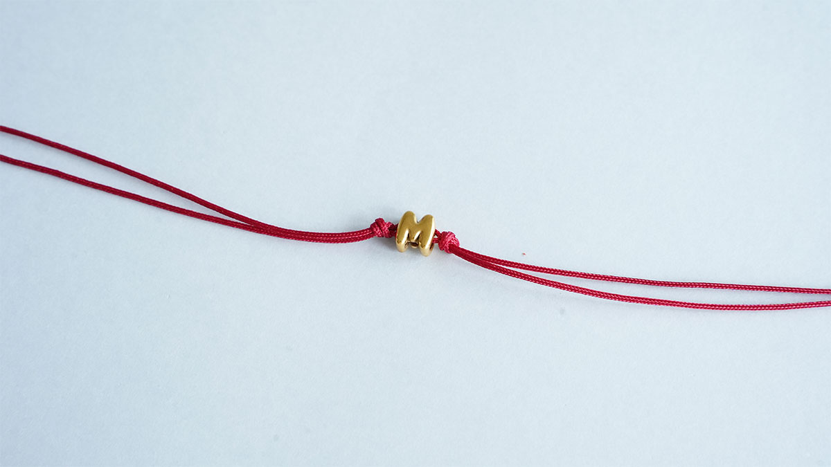 Bracelet cordon avec lettre poussoir : Etape 3 Bracelet cordon avec lettre poussoir : Etape 3