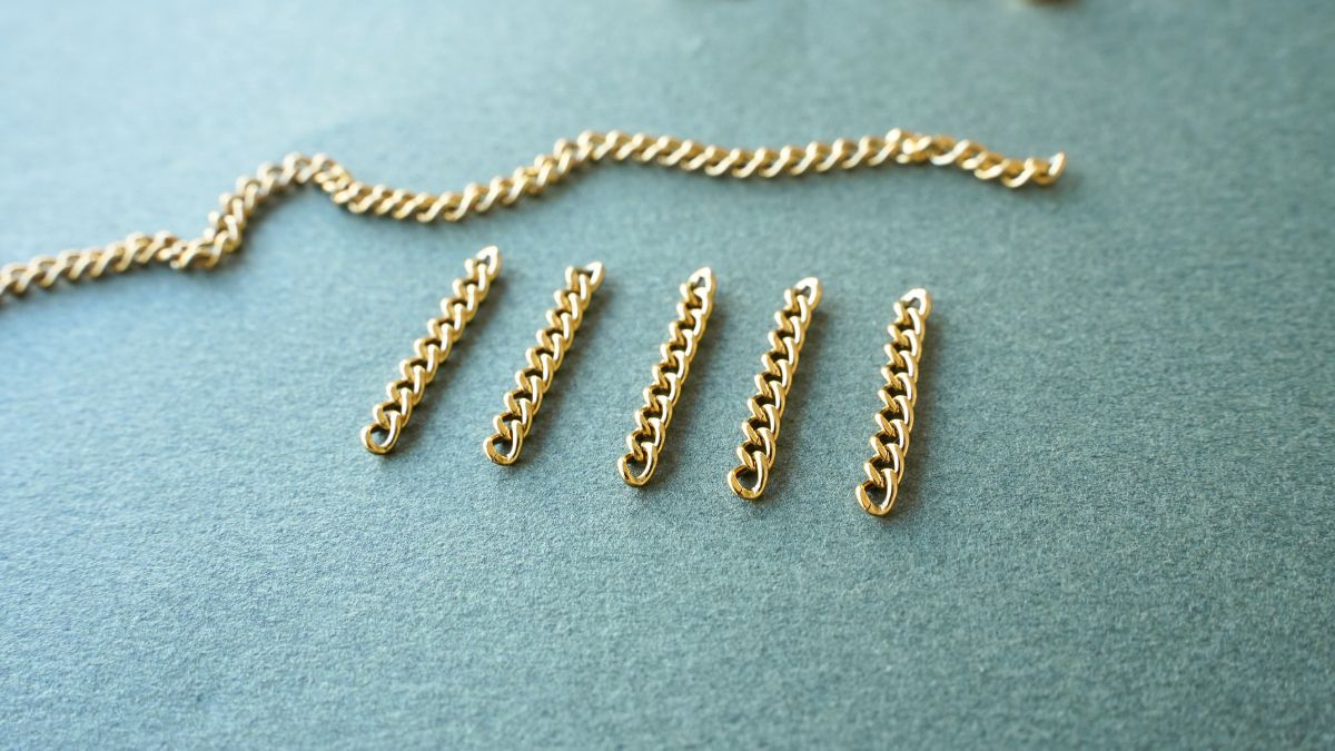 Collier breloques pierre de naissance et acier inoxydable : Etape 1
