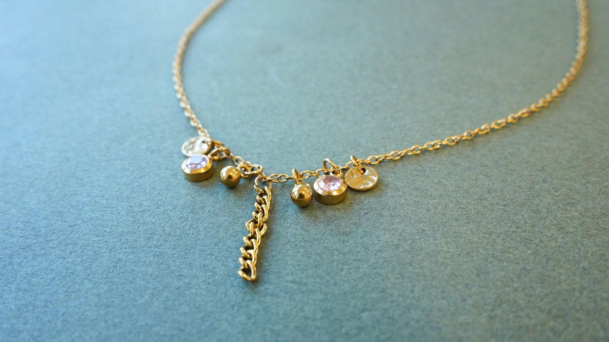 Collier breloques pierre de naissance et acier inoxydable : Etape 2