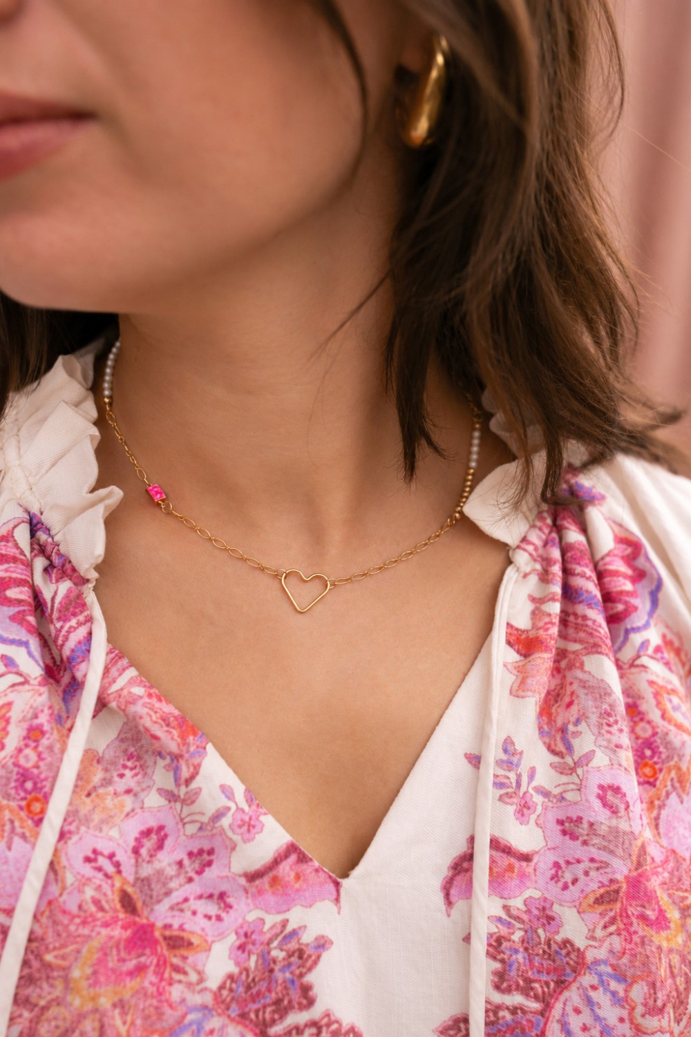 Schéma Collier en Gold Filled avec chaîne, perles nacrées et anneau cœur