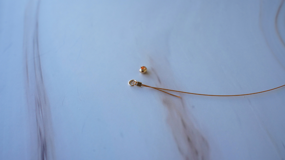 Collier en Gold Filled avec chaîne, perles nacrées et anneau cœur : Etape 3