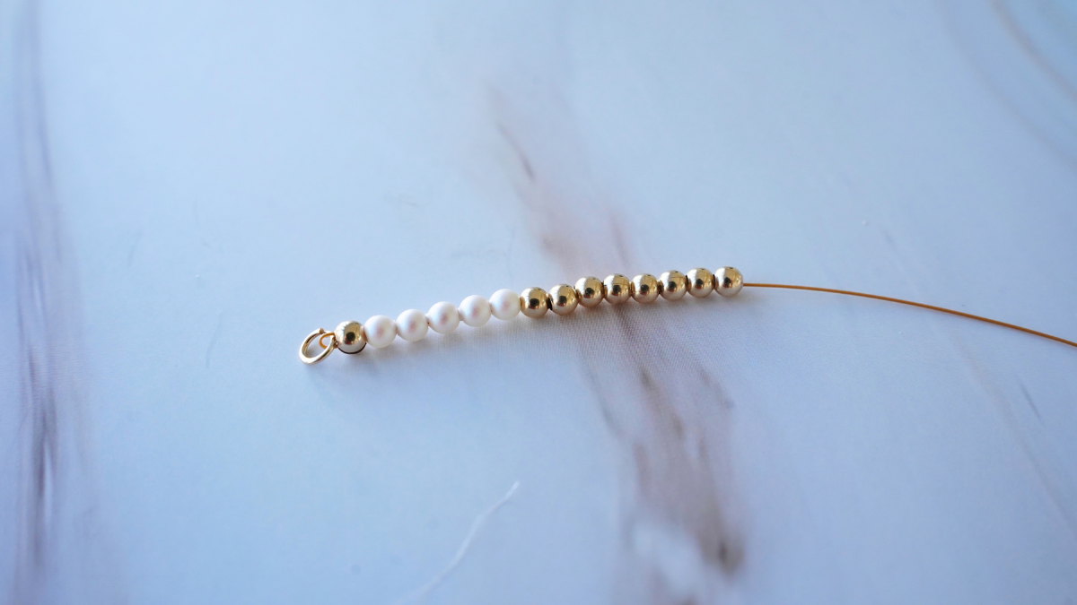 Collier en Gold Filled avec chaîne, perles nacrées et anneau cœur : Etape 4