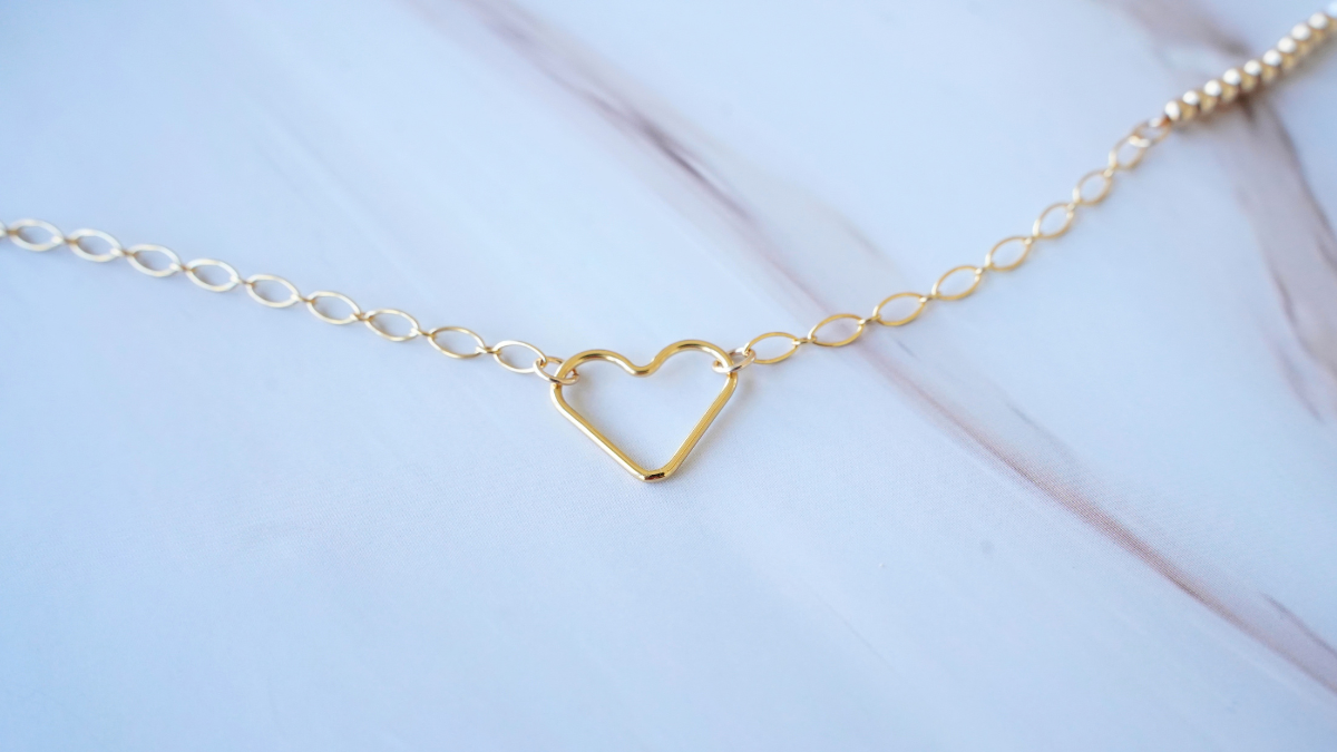 Collier en Gold Filled avec chaîne, perles nacrées et anneau cœur : Etape 6