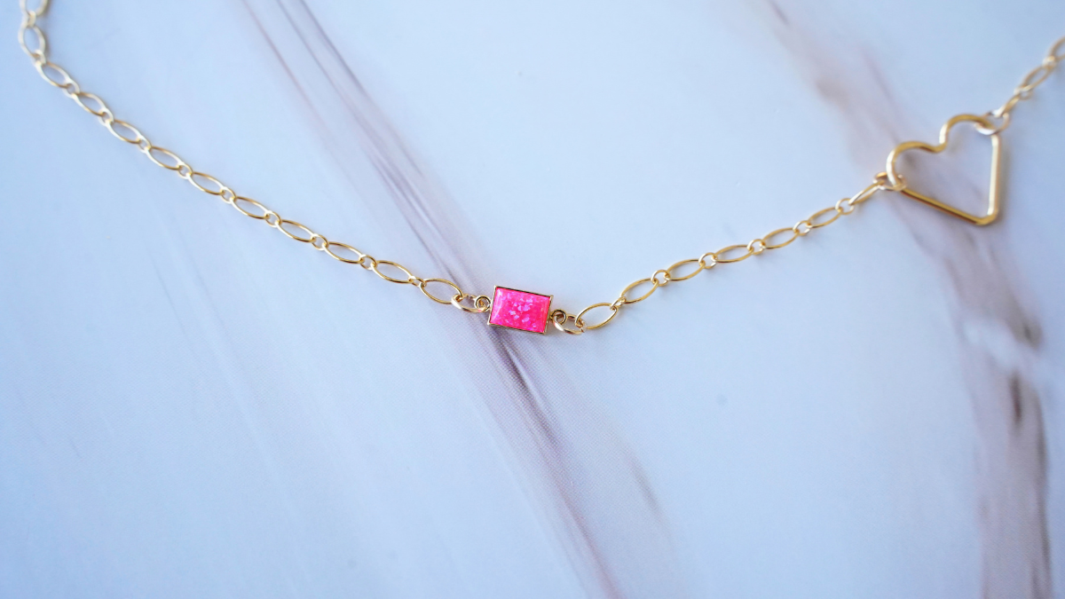 Collier en Gold Filled avec chaîne, perles nacrées et anneau cœur : Etape 7