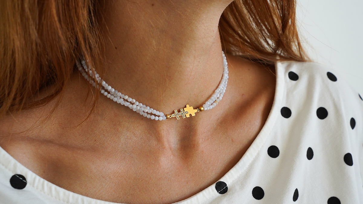 Collier triple fil en agate bleue Collier triple fil en agate bleue