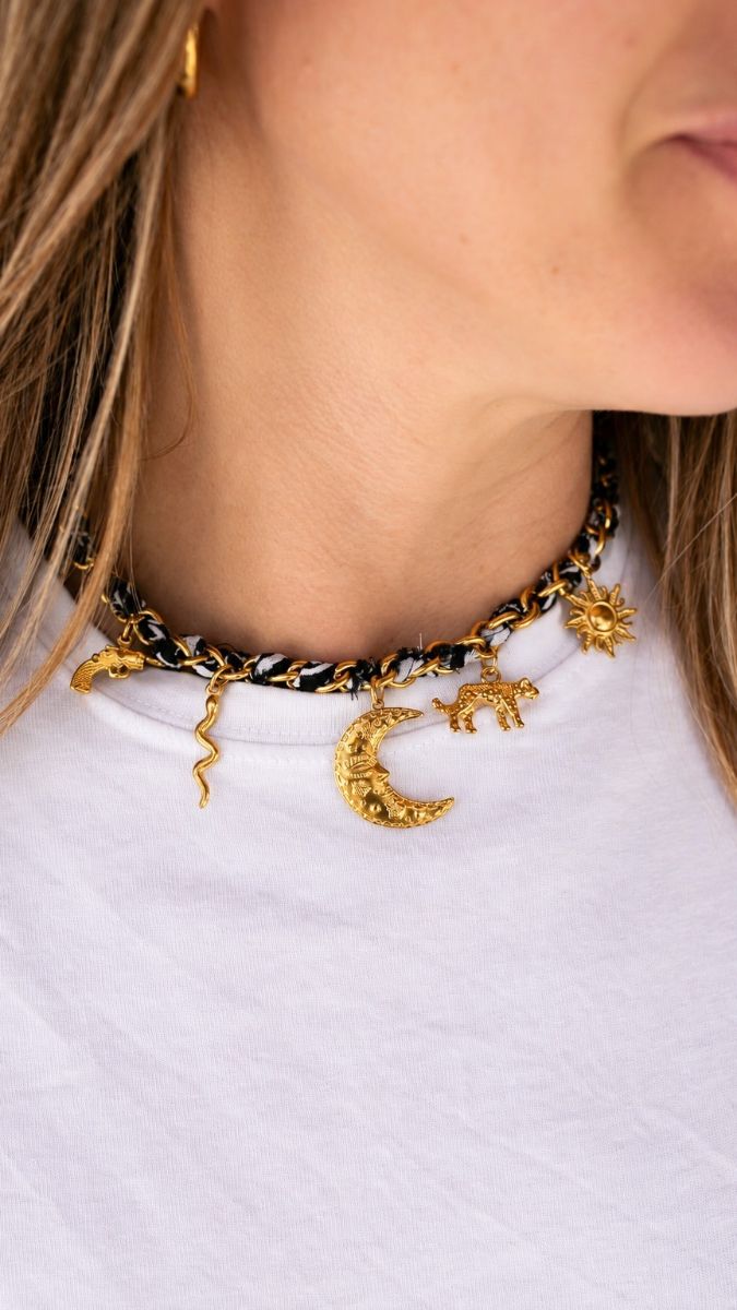 Collier bandana noir et pendentifs dorés