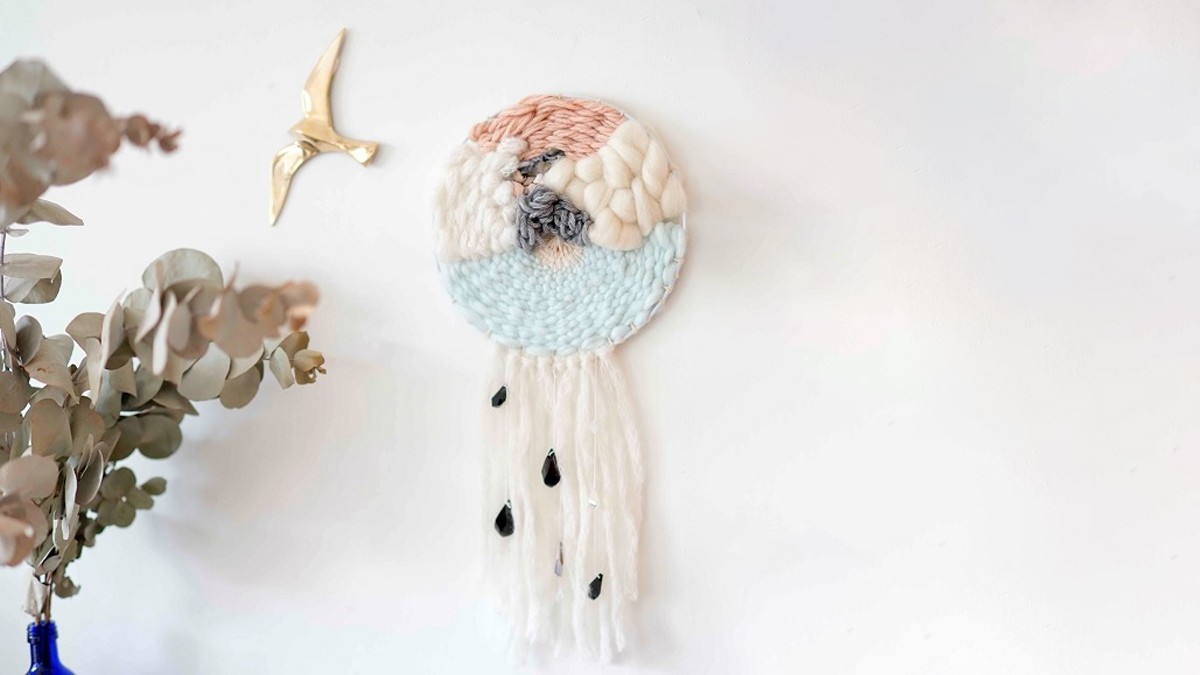 Tissage mural rond par Julie Robert