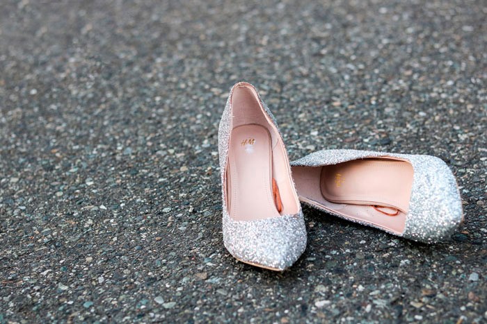 Schéma DIY Customisation de chaussures à talons avec des paillettes argent Schéma DIY Customisation de chaussures à talons avec des paillettes argent