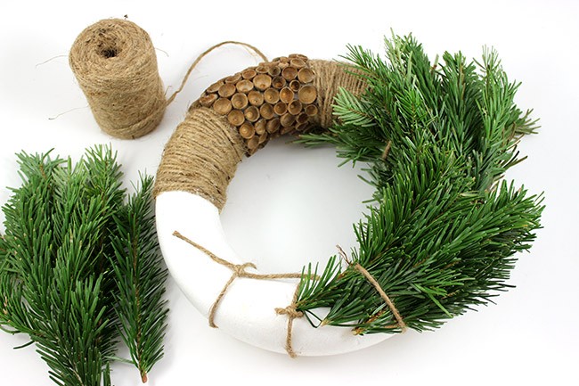 Couronne de Noël naturelle à faire soi-même : Etape 3