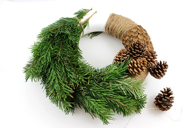 Couronne de Noël naturelle à faire soi-même : Etape 4