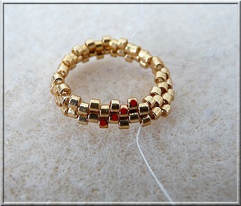 Boucles d'oreilles Salomé en PureCrystal majestic blue et lime et perles en verre Amos® par Puca® : Etape 2