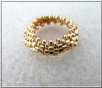 Boucles d'oreilles Salomé en PureCrystal majestic blue et lime et perles en verre Amos® par Puca® : Etape 3