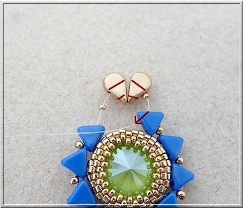 Boucles d'oreilles Salomé en PureCrystal majestic blue et lime et perles en verre Amos® par Puca® : Etape 10