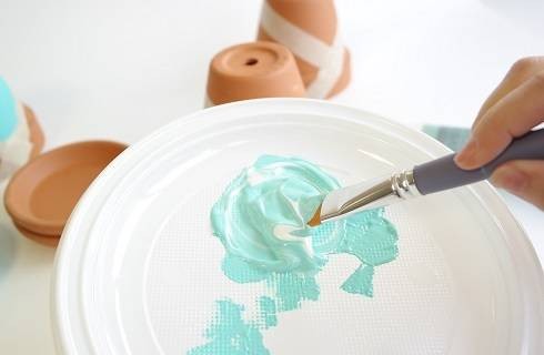 DIY Peindre ses pots de fleurs avec la peinture decoCème Pébéo : Etape 4 DIY Peindre ses pots de fleurs avec la peinture decoCème Pébéo : Etape 4