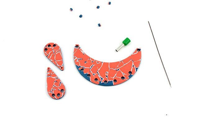 Parure plastron et boucles d'oreilles en Fimo couleur flamingo avec des cauris : Etape 6 Parure plastron et boucles d'oreilles en Fimo couleur flamingo avec des cauris : Etape 6