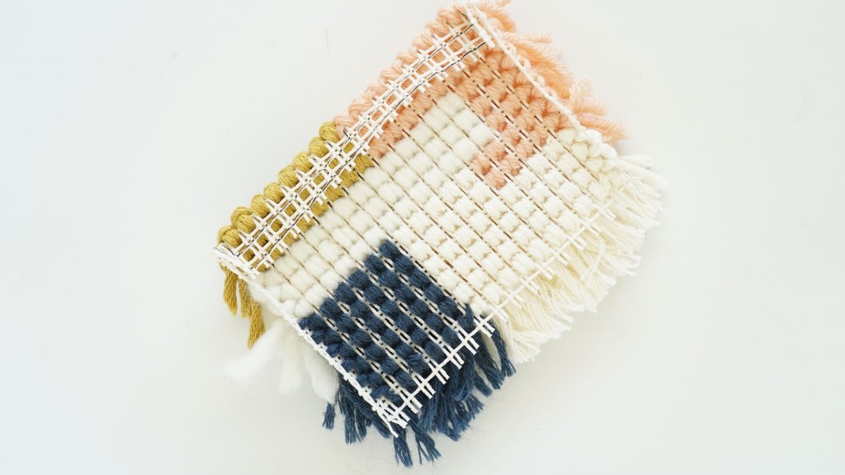 DIY facile : customisation d'une pochette au point noué par Julie Robert : Etape 10 DIY facile : customisation d'une pochette au point noué par Julie Robert : Etape 10