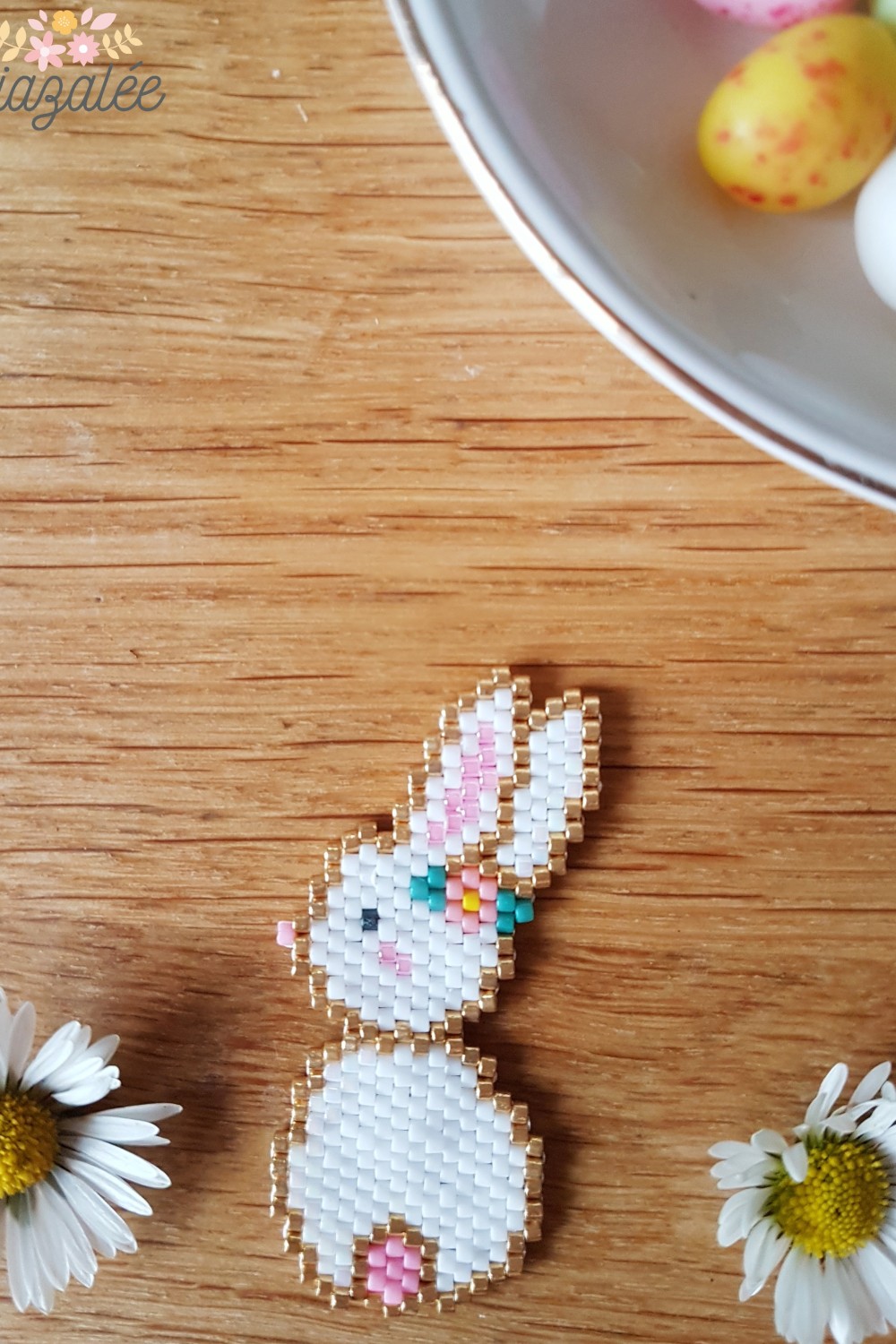 Schéma Tissage brickstitch motif lapin en perles Miyuki et pompon rond par Lili Azalée