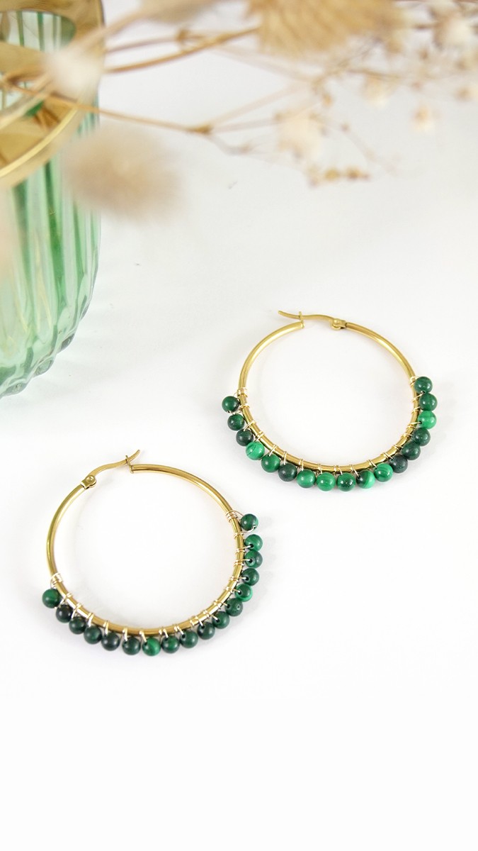 Schéma Créoles avec des perles en pierre naturelle malachites Schéma Créoles avec des perles en pierre naturelle malachites