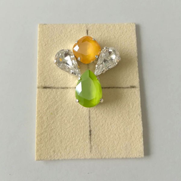 Boucles d'oreilles cabochons PureCrystal majestic blue, buttercup et lime : Etape 7 Boucles d'oreilles cabochons PureCrystal majestic blue, buttercup et lime : Etape 7