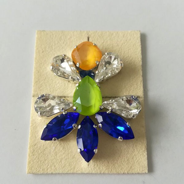 Boucles d'oreilles cabochons PureCrystal majestic blue, buttercup et lime : Etape 11 Boucles d'oreilles cabochons PureCrystal majestic blue, buttercup et lime : Etape 11