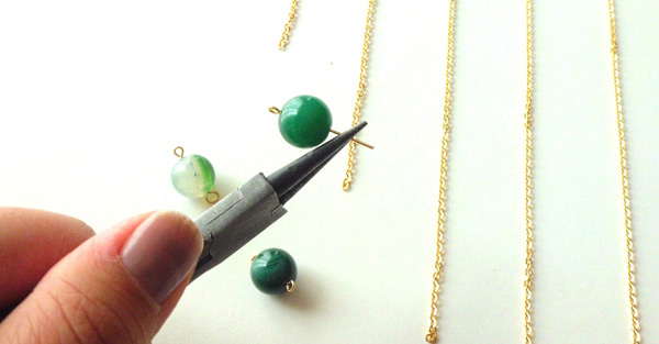 Décoration Mobile Mural bohème en pompons : Etape 3 Décoration Mobile Mural bohème en pompons : Etape 3