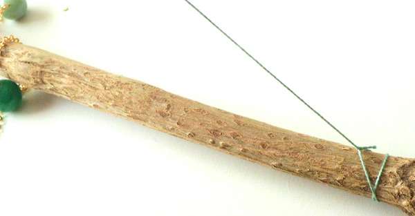 Décoration Mobile Mural bohème en pompons : Etape 7 Décoration Mobile Mural bohème en pompons : Etape 7