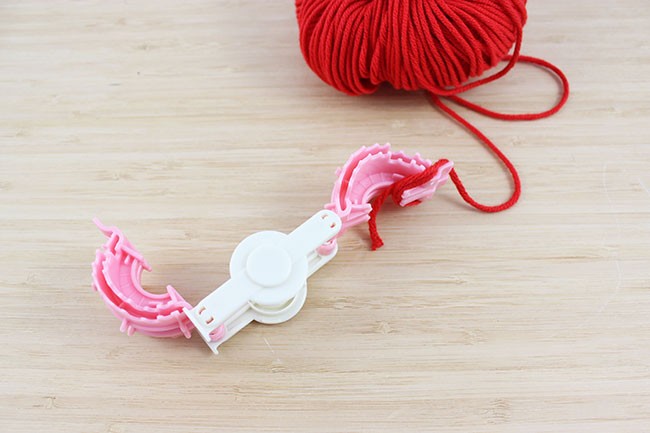 Bijou de sac pompon cœur en laine : Etape 2