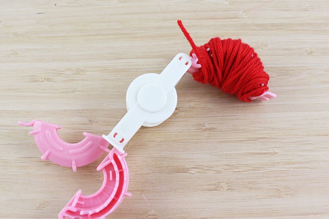 Bijou de sac pompon cœur en laine : Etape 3