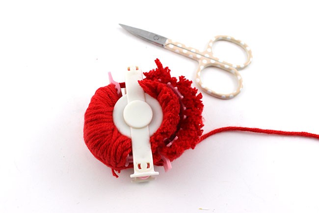 Bijou de sac pompon cœur en laine : Etape 7