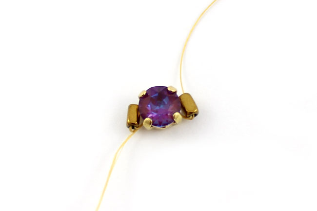 Bracelet tissage Square stitch cabochon PureCrystal DeLite : Etape 2