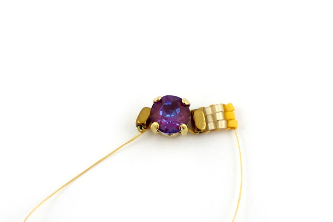 Bracelet tissage Square stitch cabochon PureCrystal DeLite : Etape 4