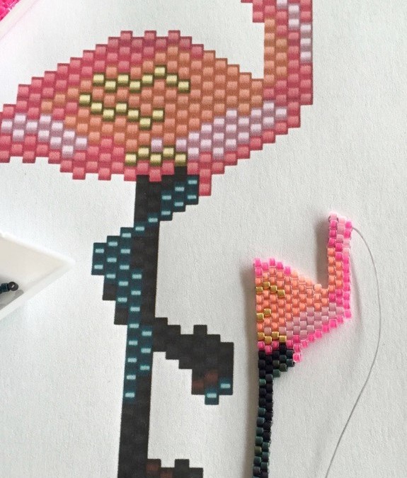 Tissage de perles motif flamant rose en Miyuki Delica : Etape 13 Tissage de perles motif flamant rose en Miyuki Delica : Etape 13