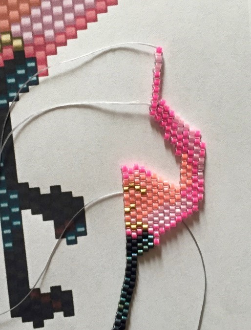Tissage de perles motif flamant rose en Miyuki Delica : Etape 21 Tissage de perles motif flamant rose en Miyuki Delica : Etape 21