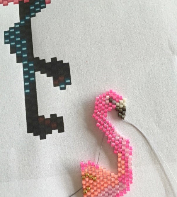 Tissage de perles motif flamant rose en Miyuki Delica : Etape 26 Tissage de perles motif flamant rose en Miyuki Delica : Etape 26