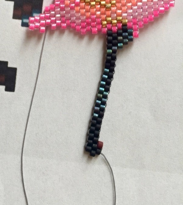 Tissage de perles motif flamant rose en Miyuki Delica : Etape 29 Tissage de perles motif flamant rose en Miyuki Delica : Etape 29